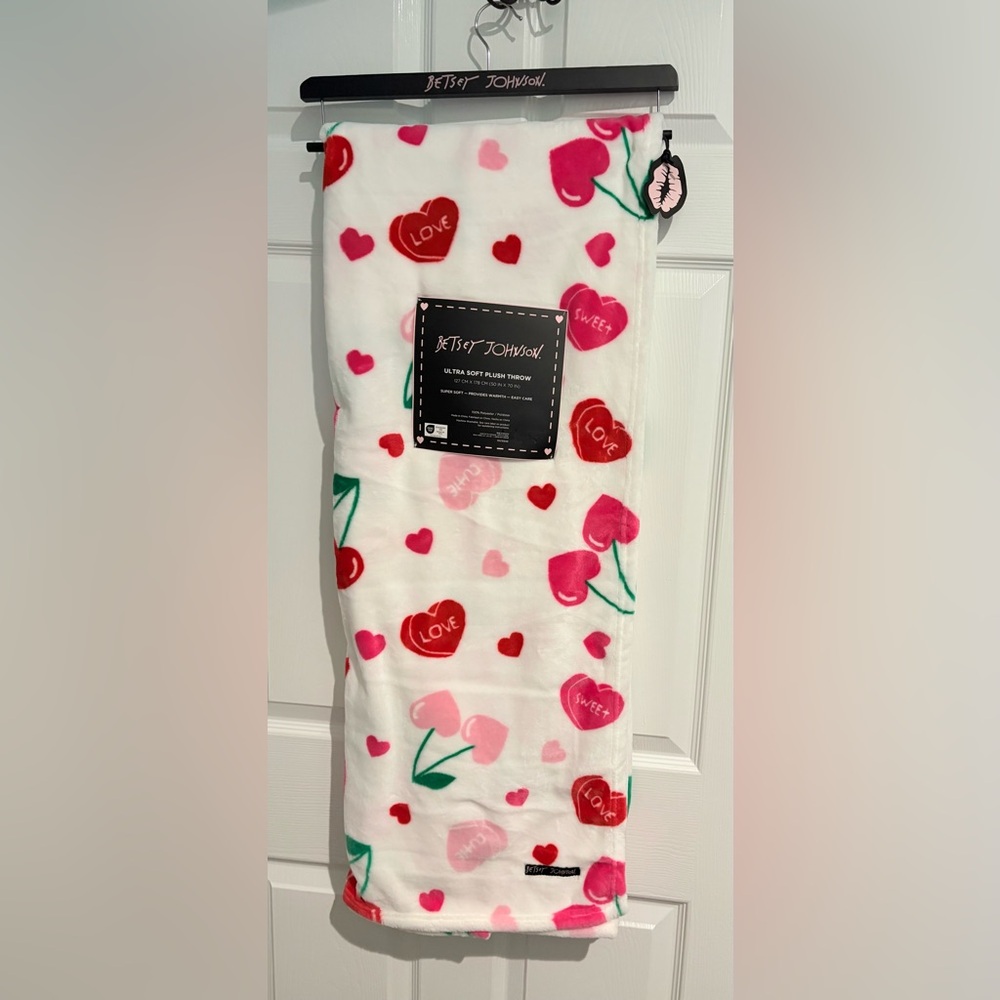 BETSEY JOHNSON Cherry Sweet Heart Love VALENTINE Soft Plush Throw Blanket NEW